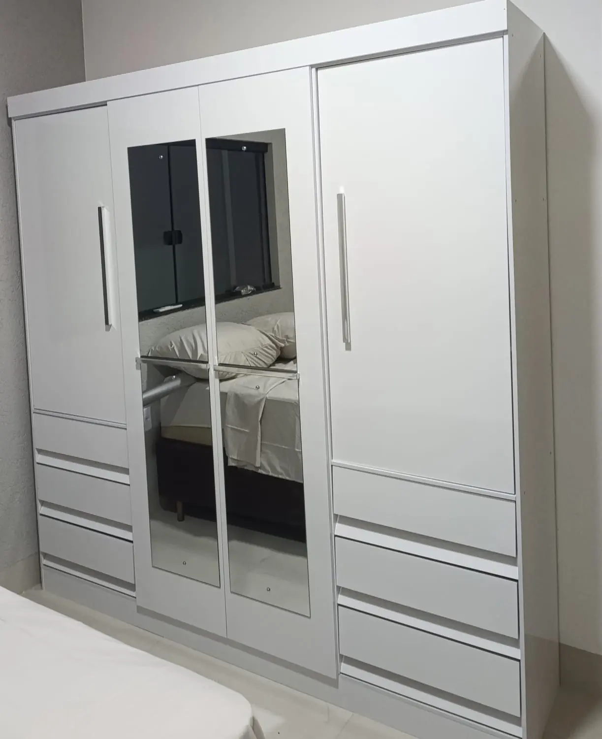 Montagem de móveis de alto padrão no Setor Marista em Goiânia: Ajuste fino de portas e gavetas - Ideal Montagens